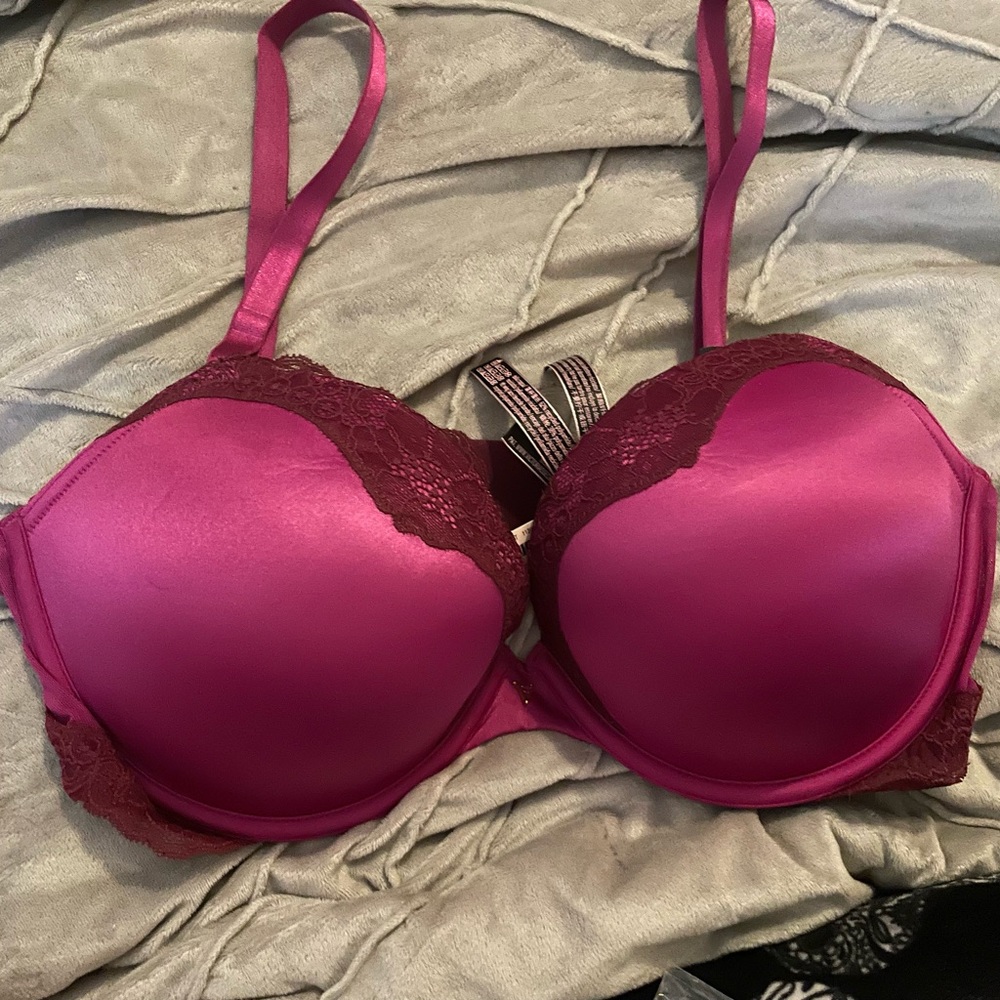 VICTORIA SECRET 38D very sexy push up bra NWT